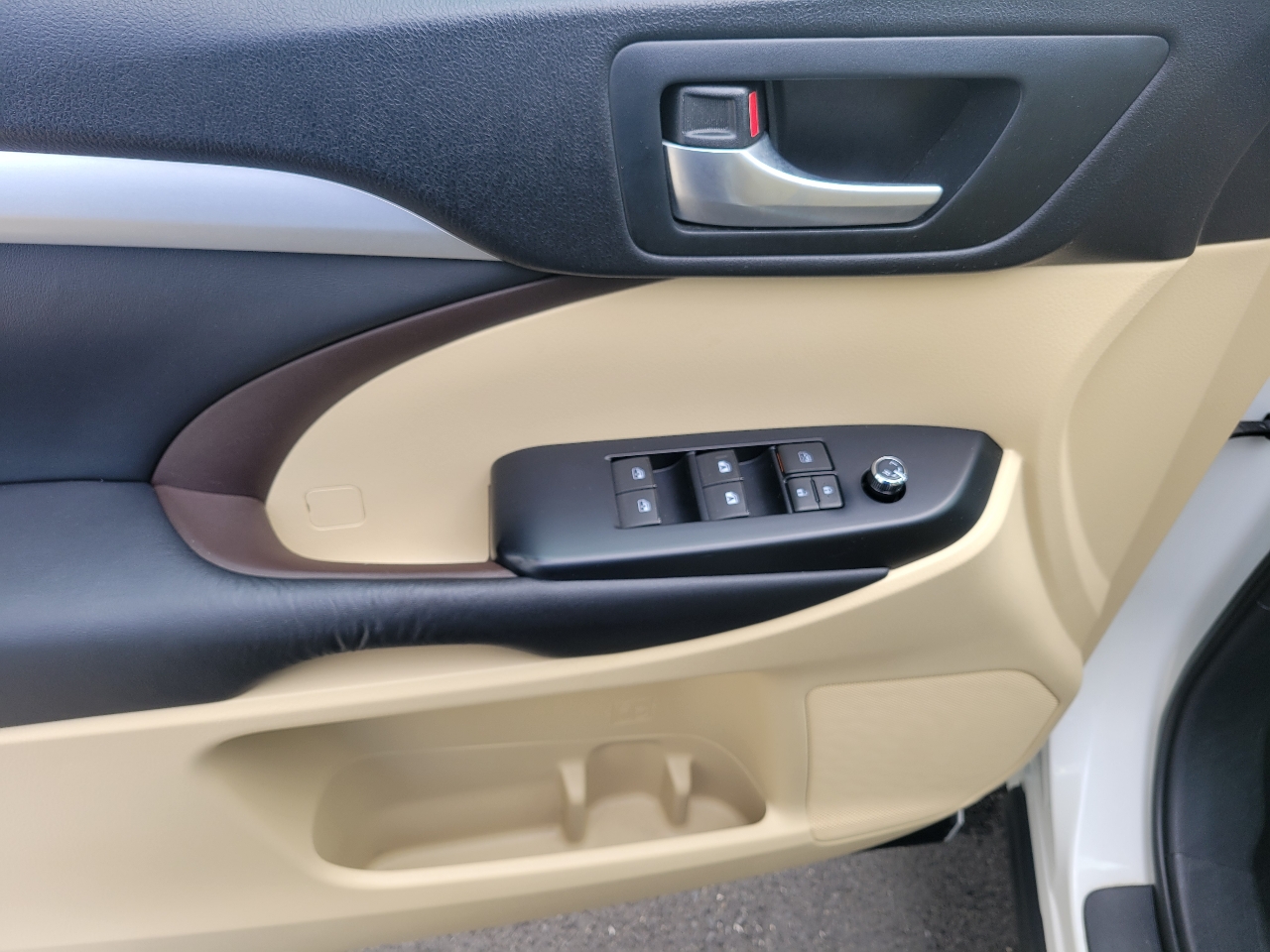 Toyota Highlander AWD 4dr V6 XLE (Natl) 2015