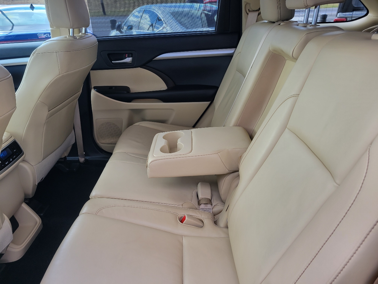 Toyota Highlander AWD 4dr V6 XLE (Natl) 2015