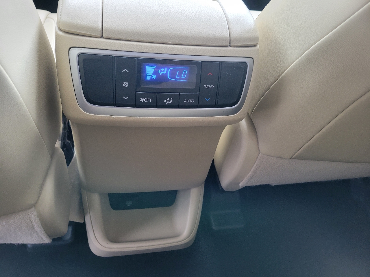 Toyota Highlander AWD 4dr V6 XLE (Natl) 2015