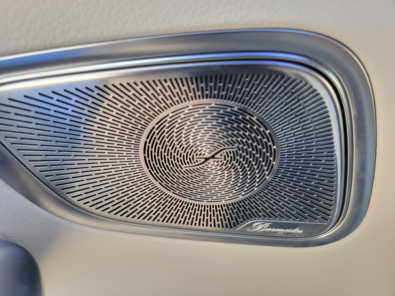 Mercedes-Benz GLC  2023