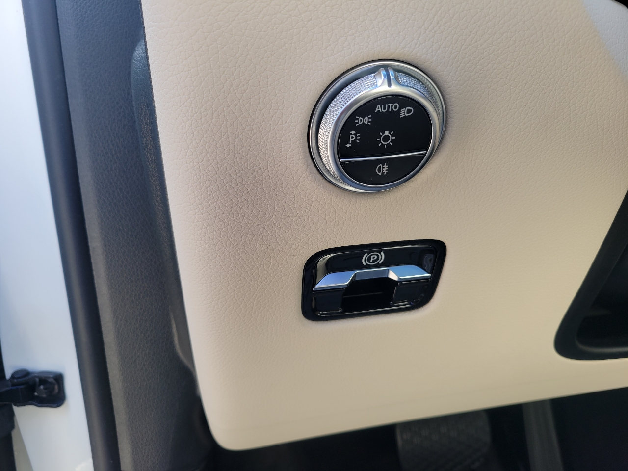 Mercedes-Benz GLC  2023