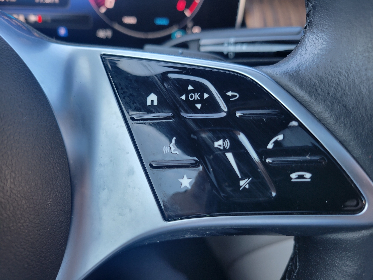 Mercedes-Benz GLC  2023