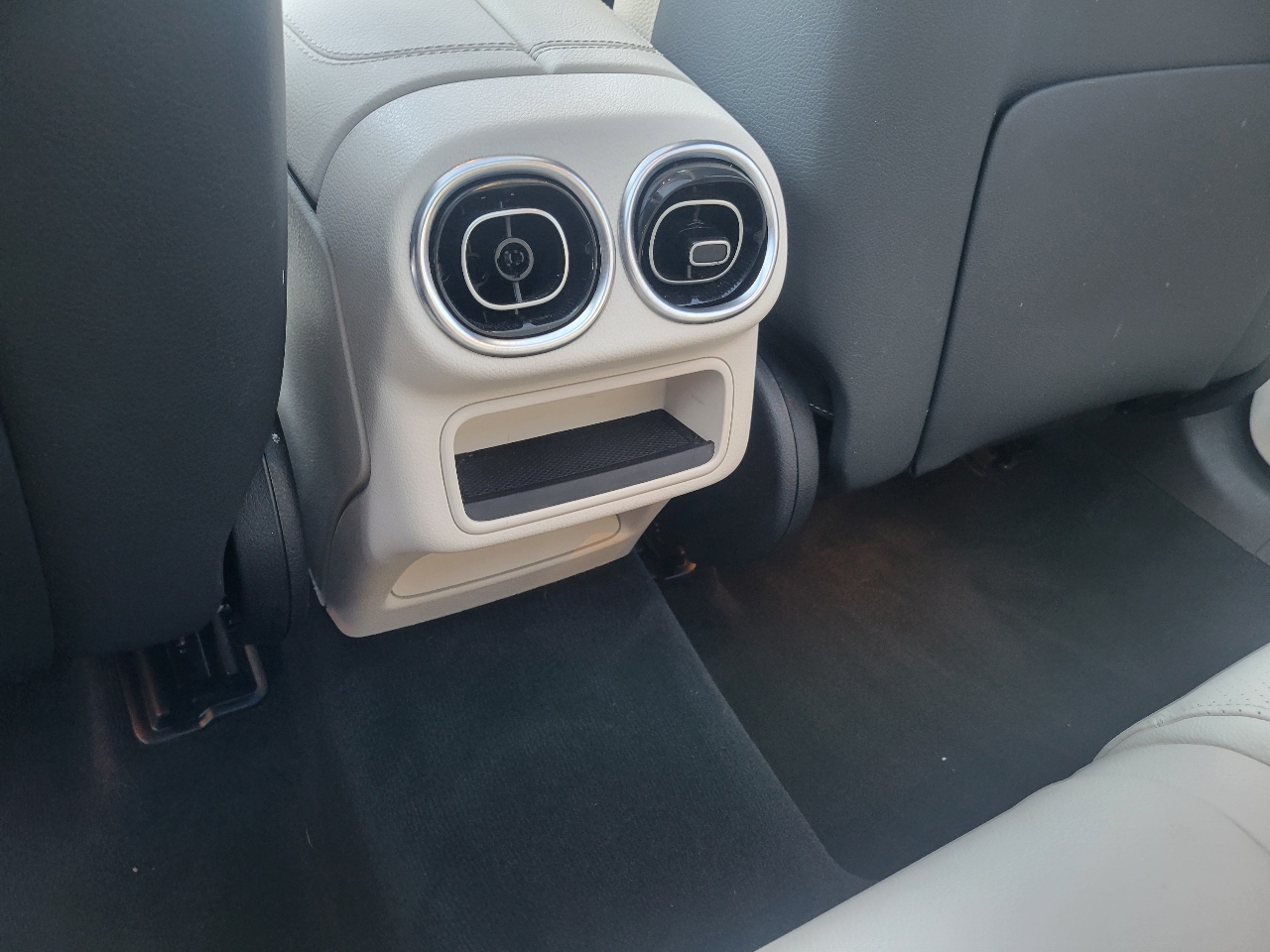 Mercedes-Benz GLC  2023