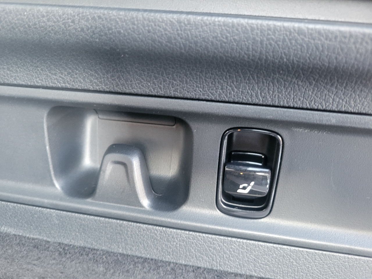 Mercedes-Benz GLC  2023