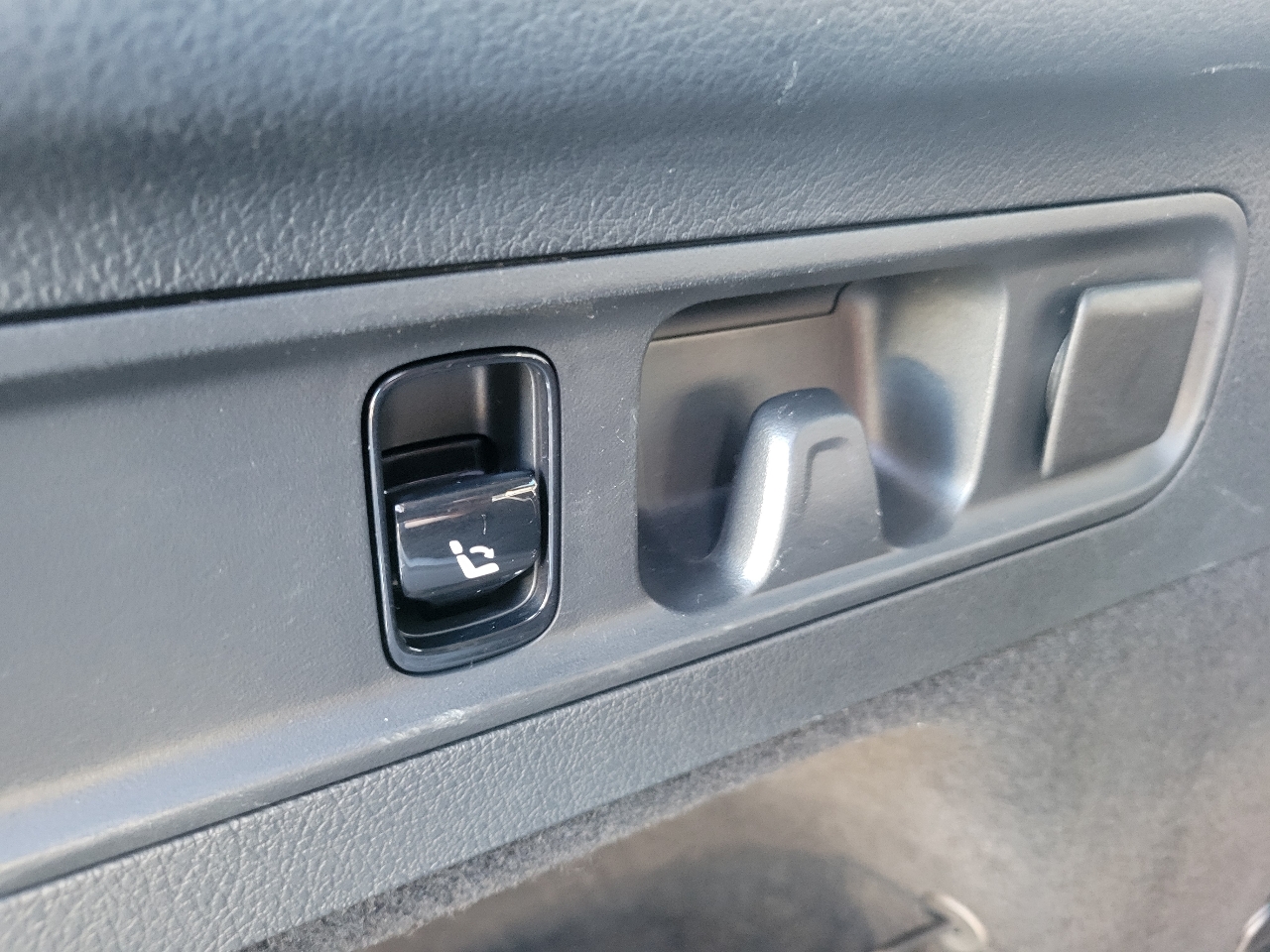 Mercedes-Benz GLC  2023