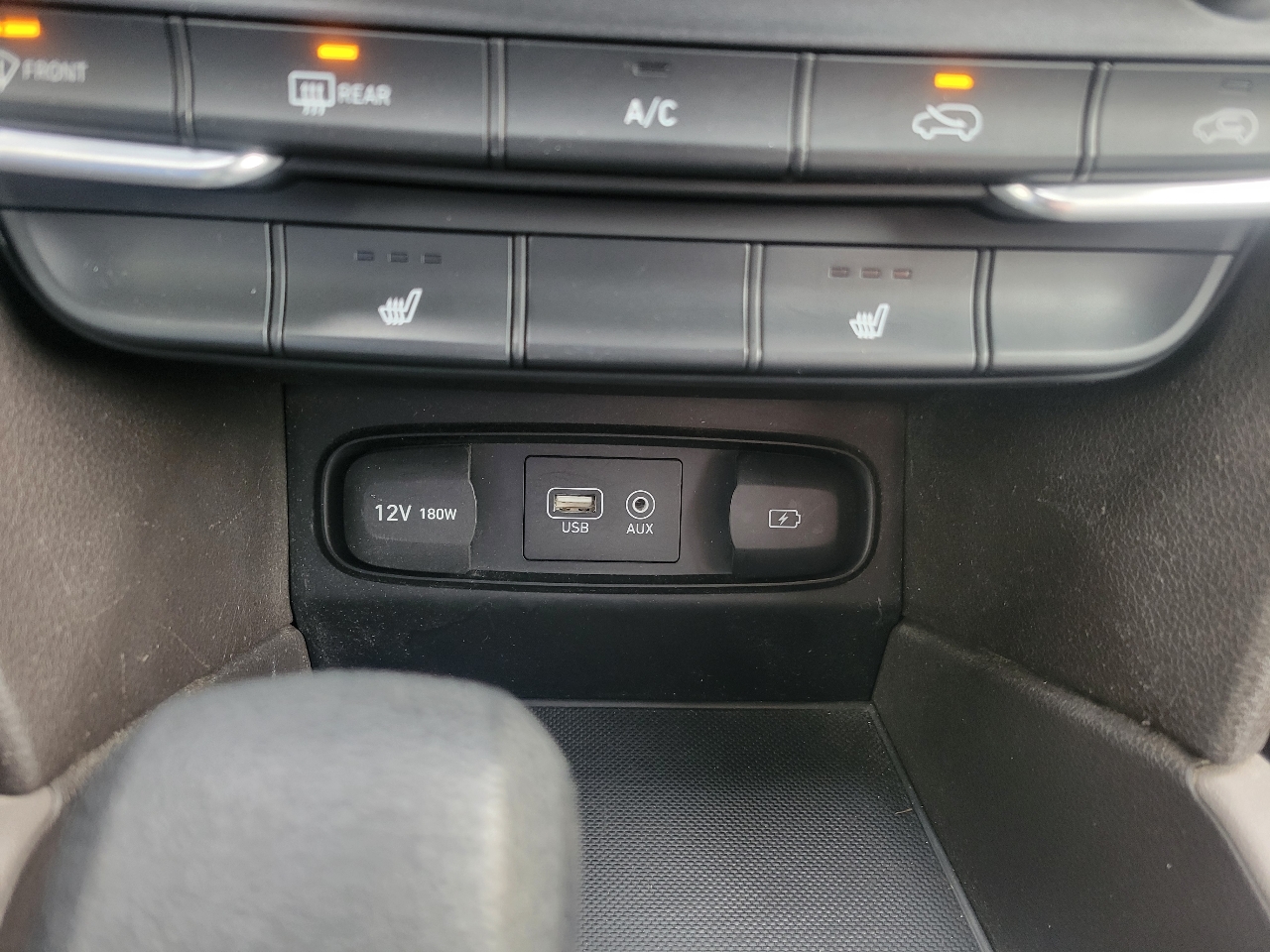 Hyundai Santa Fe SEL 2.4L Auto AWD 2019