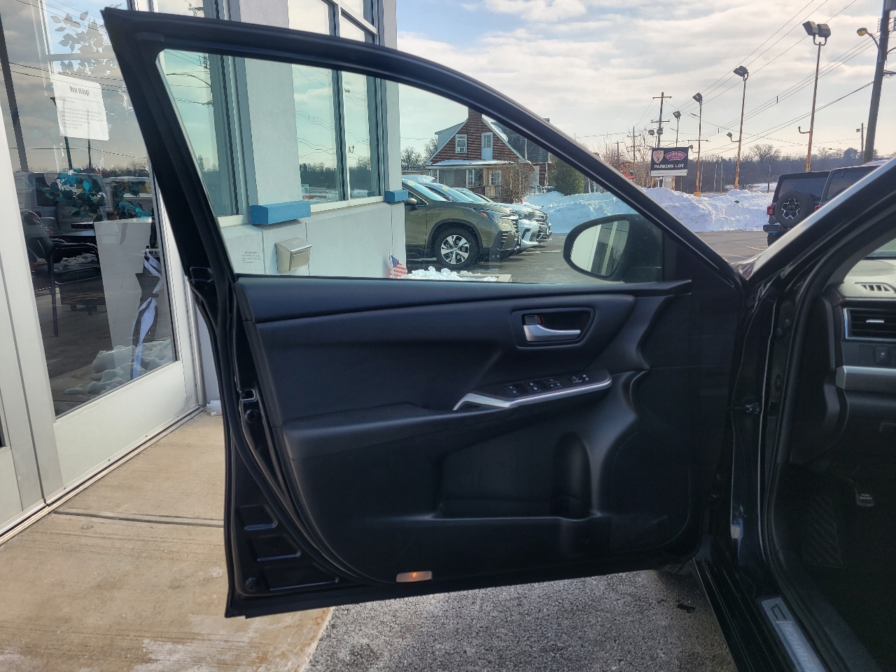 Toyota Camry SE Auto (Natl) 2017