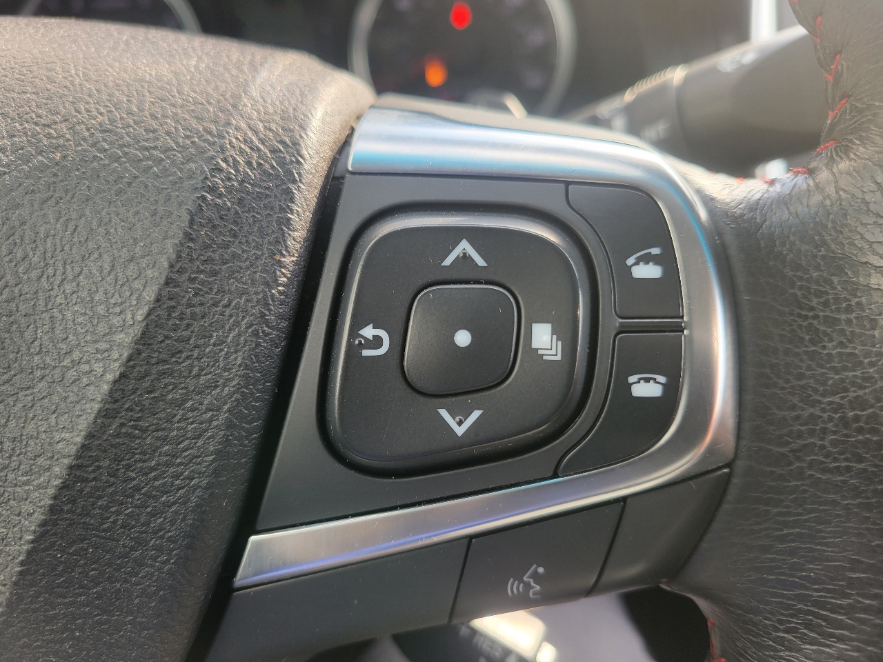 Toyota Camry SE Auto (Natl) 2017