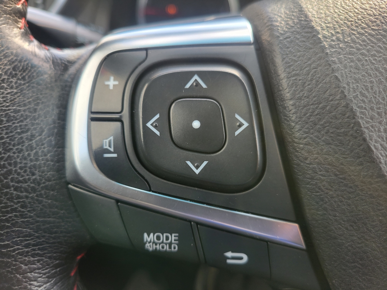 Toyota Camry SE Auto (Natl) 2017