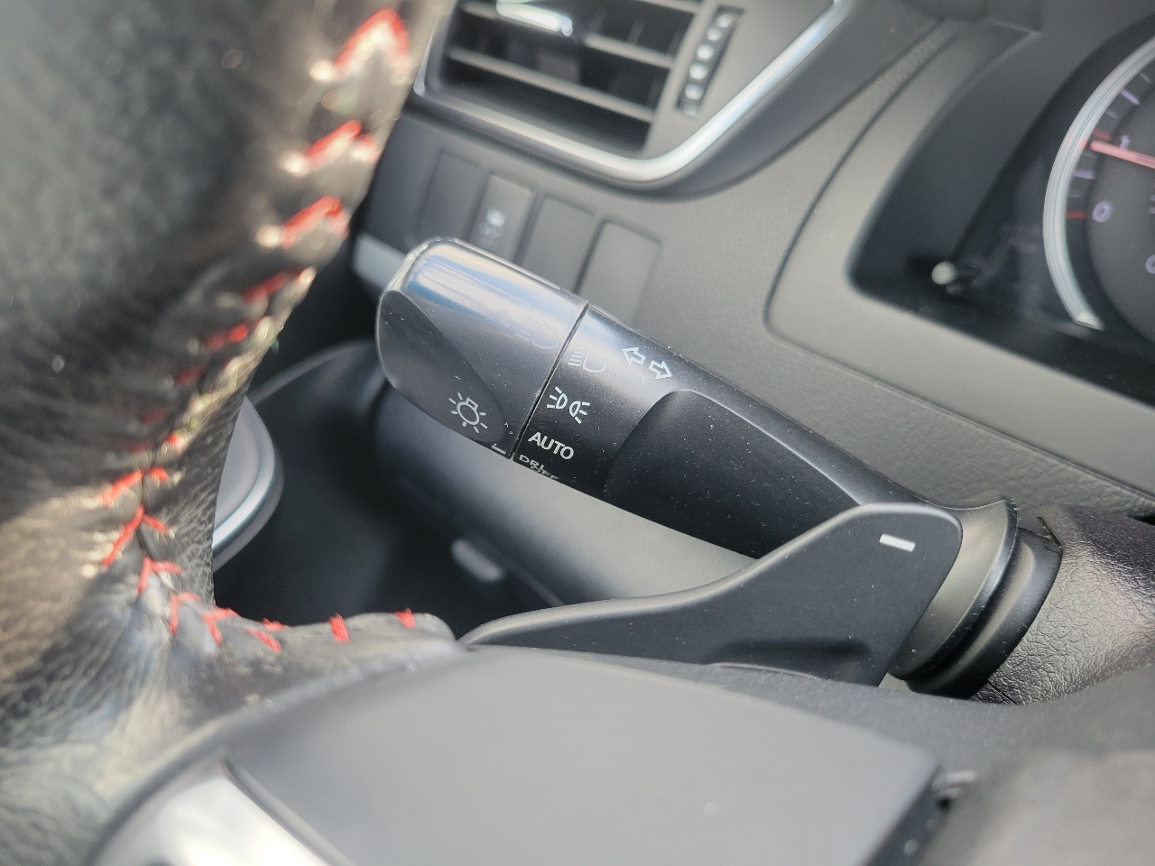 Toyota Camry SE Auto (Natl) 2017