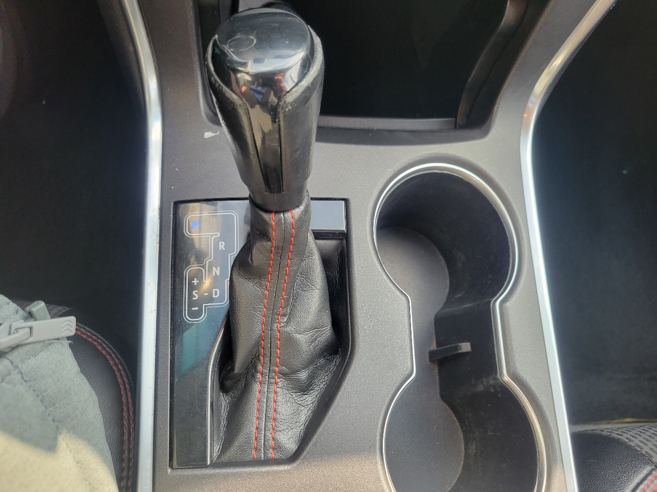 Toyota Camry SE Auto (Natl) 2017