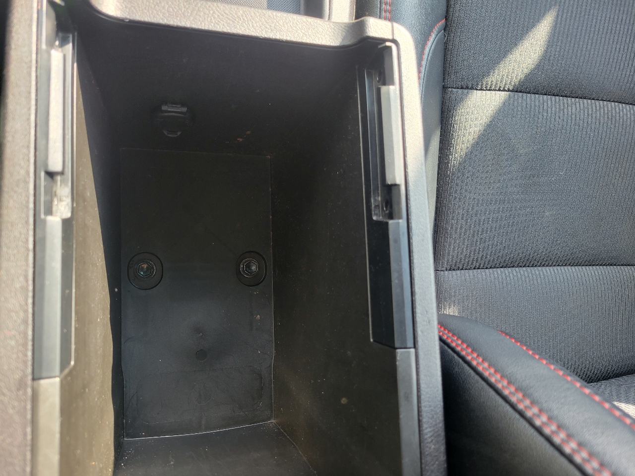 Toyota Camry SE Auto (Natl) 2017