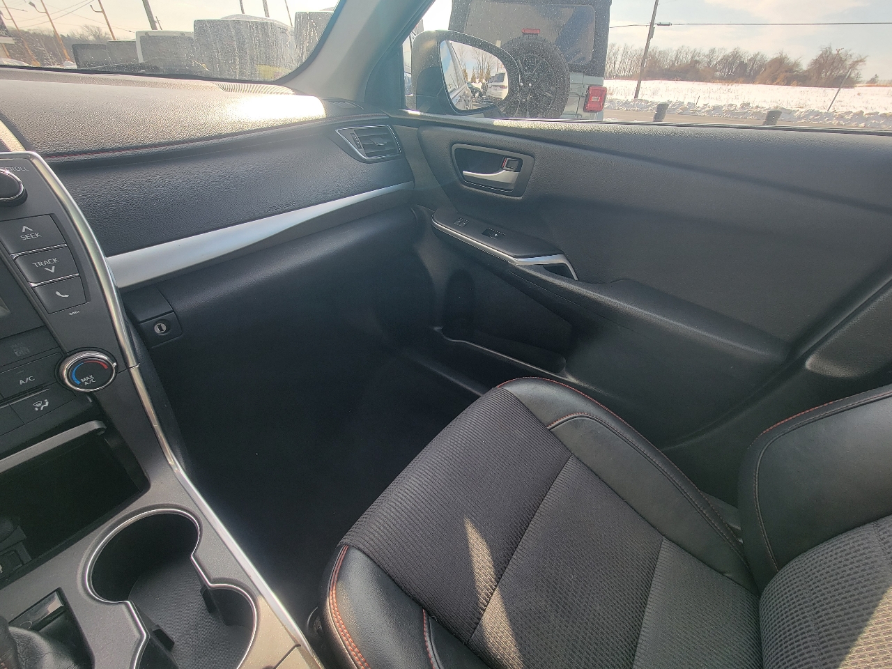 Toyota Camry SE Auto (Natl) 2017