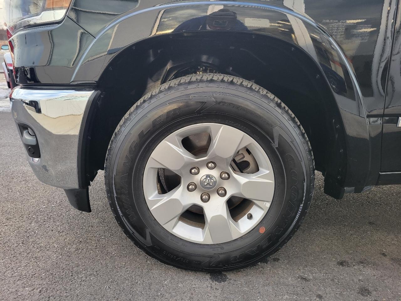 RAM 1500 Big Horn 4x4 Crew Cab 5'7" Box 2025