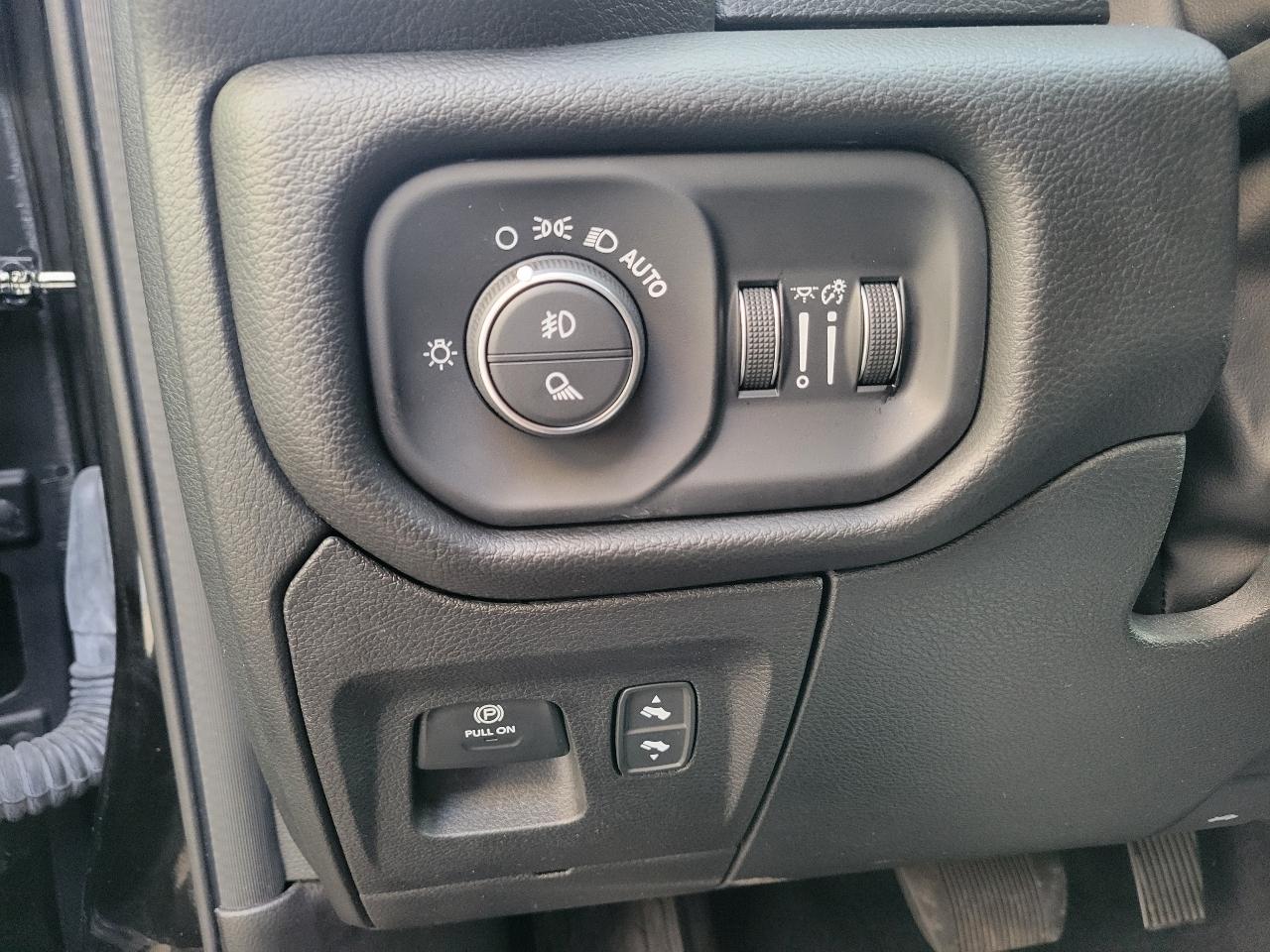 RAM 1500 Big Horn 4x4 Crew Cab 5'7" Box 2025