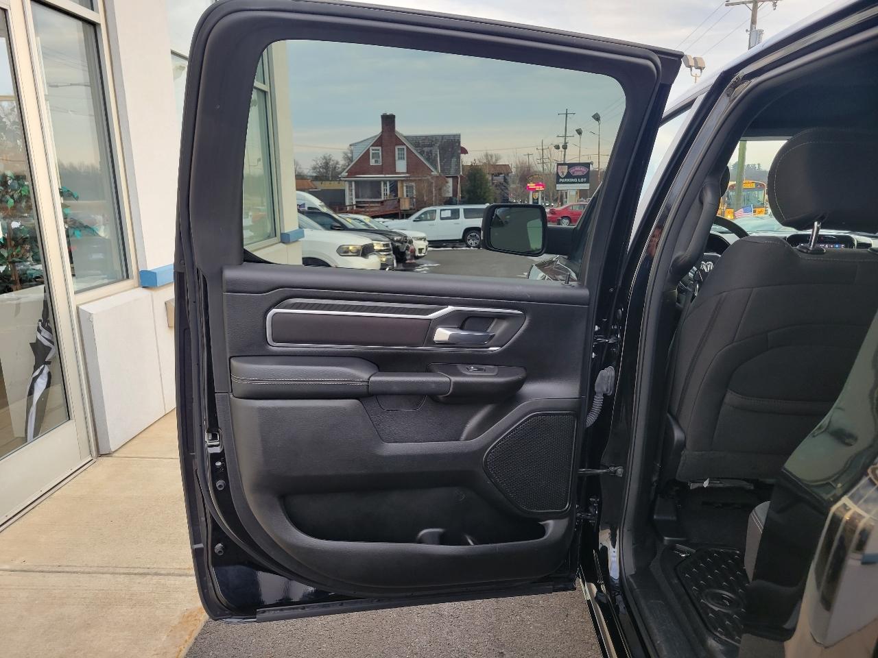 RAM 1500 Big Horn 4x4 Crew Cab 5'7" Box 2025