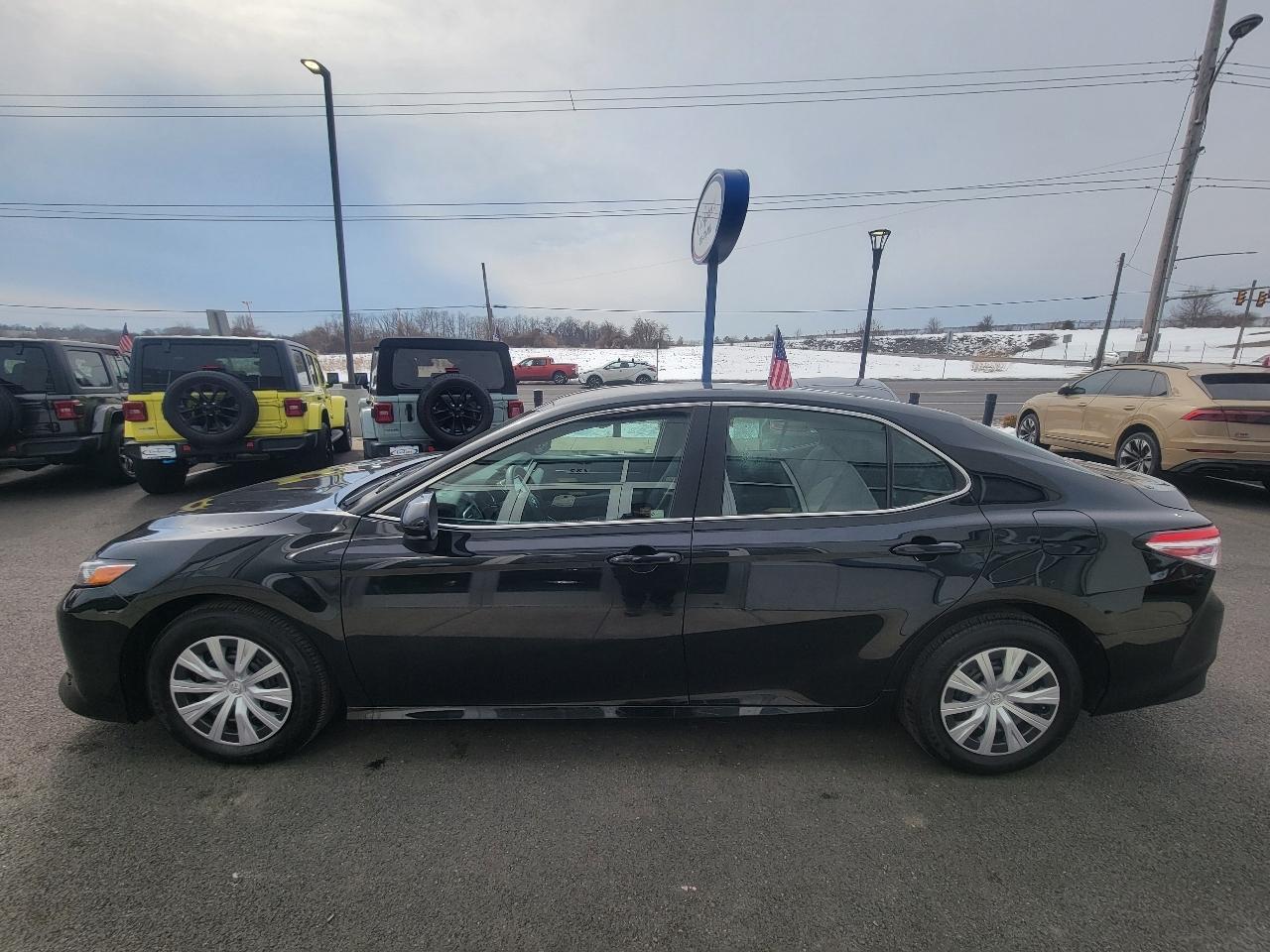 Toyota Camry Hybrid LE CVT (Natl) 2018