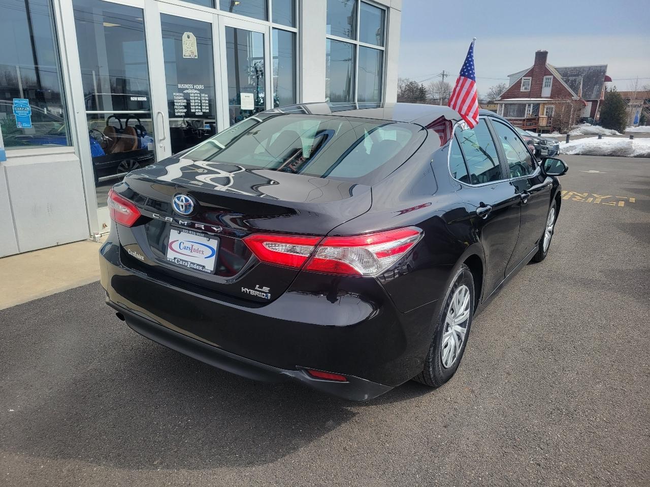 Toyota Camry Hybrid LE CVT (Natl) 2018