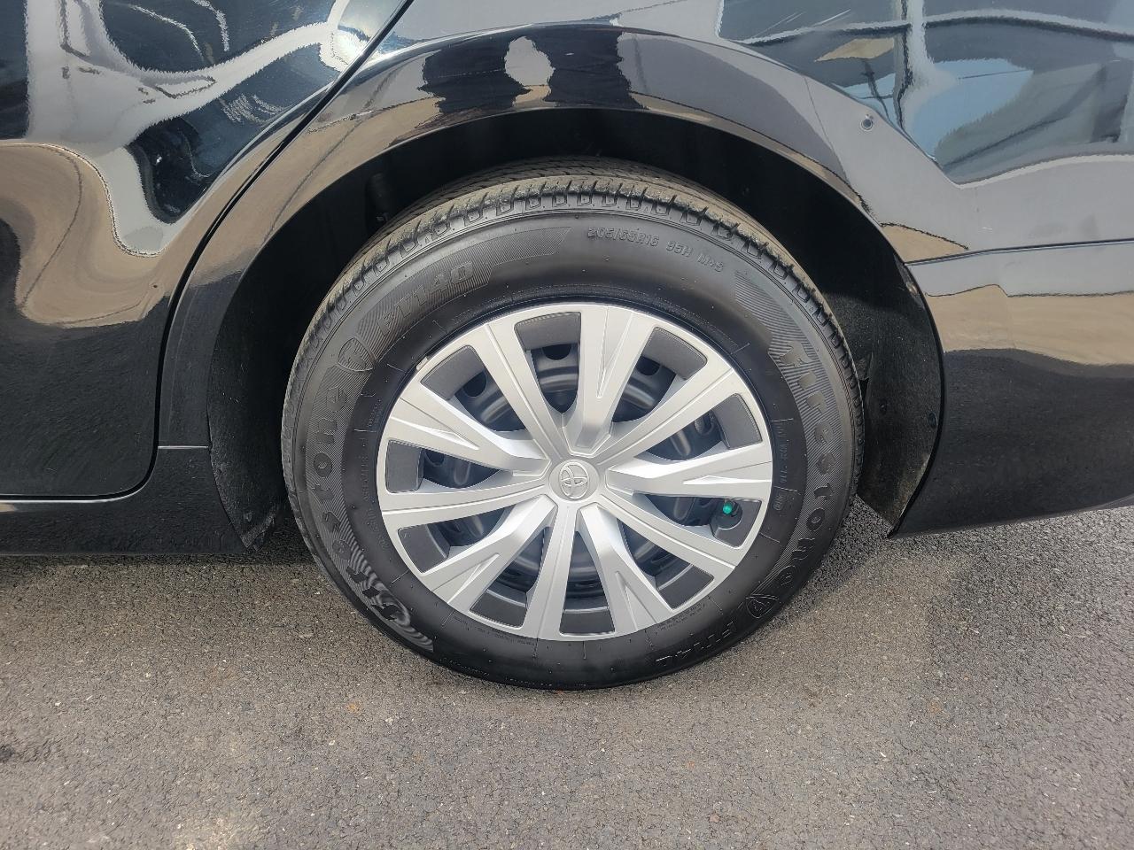 Toyota Camry Hybrid LE CVT (Natl) 2018