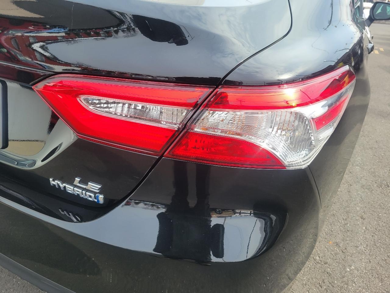 Toyota Camry Hybrid LE CVT (Natl) 2018