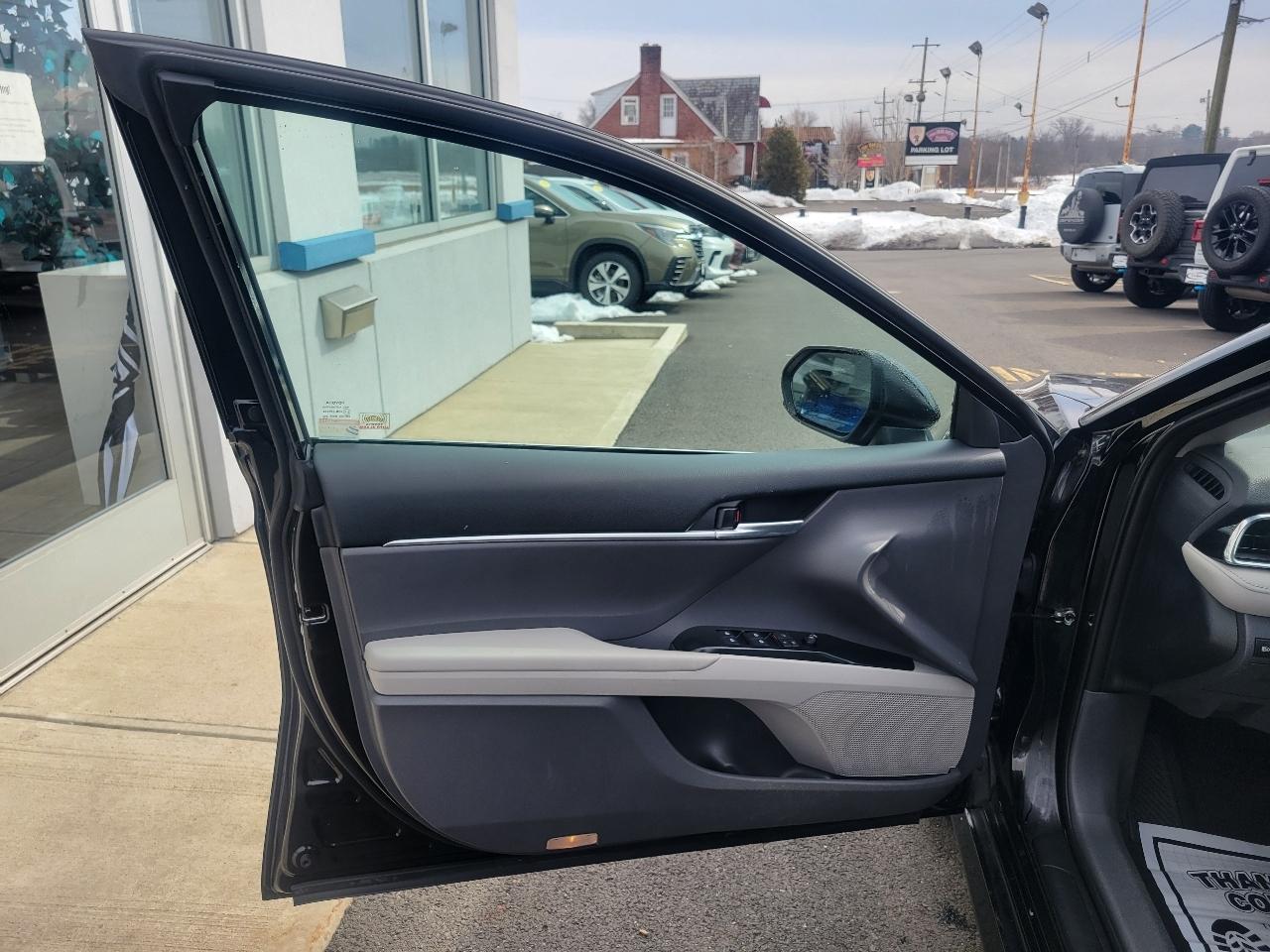 Toyota Camry Hybrid LE CVT (Natl) 2018