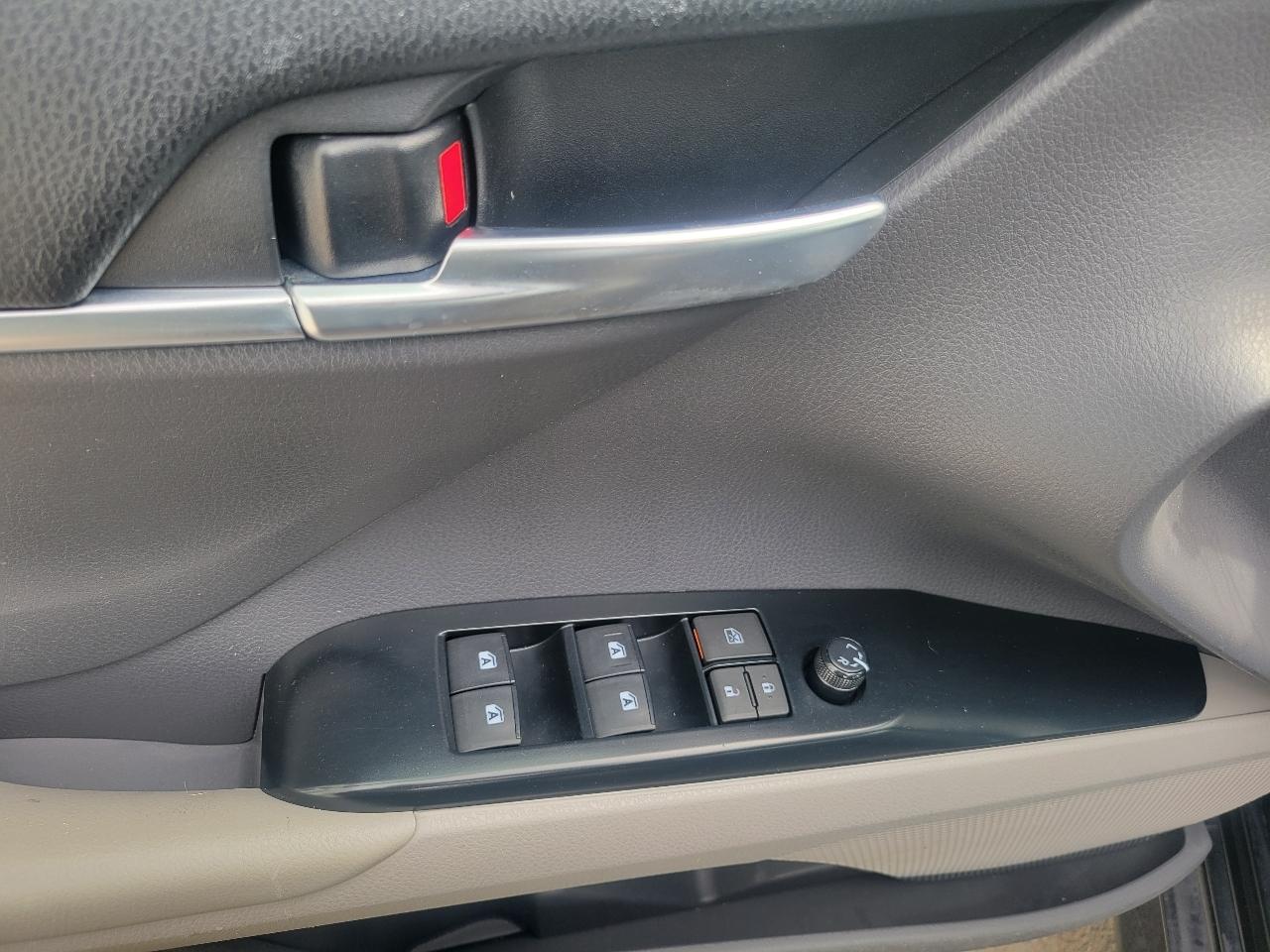 Toyota Camry Hybrid LE CVT (Natl) 2018