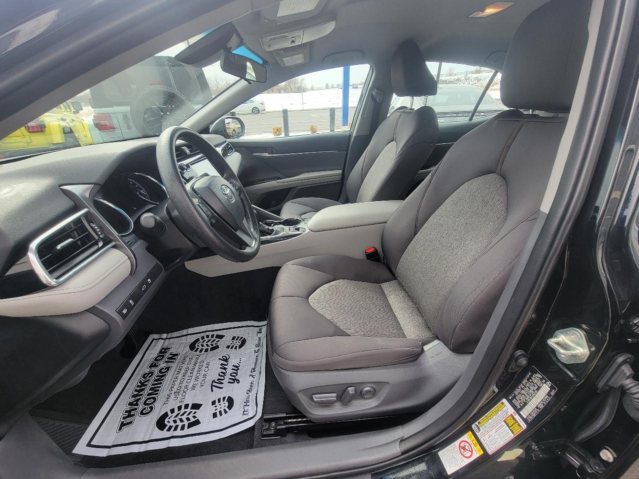 Toyota Camry Hybrid LE CVT (Natl) 2018