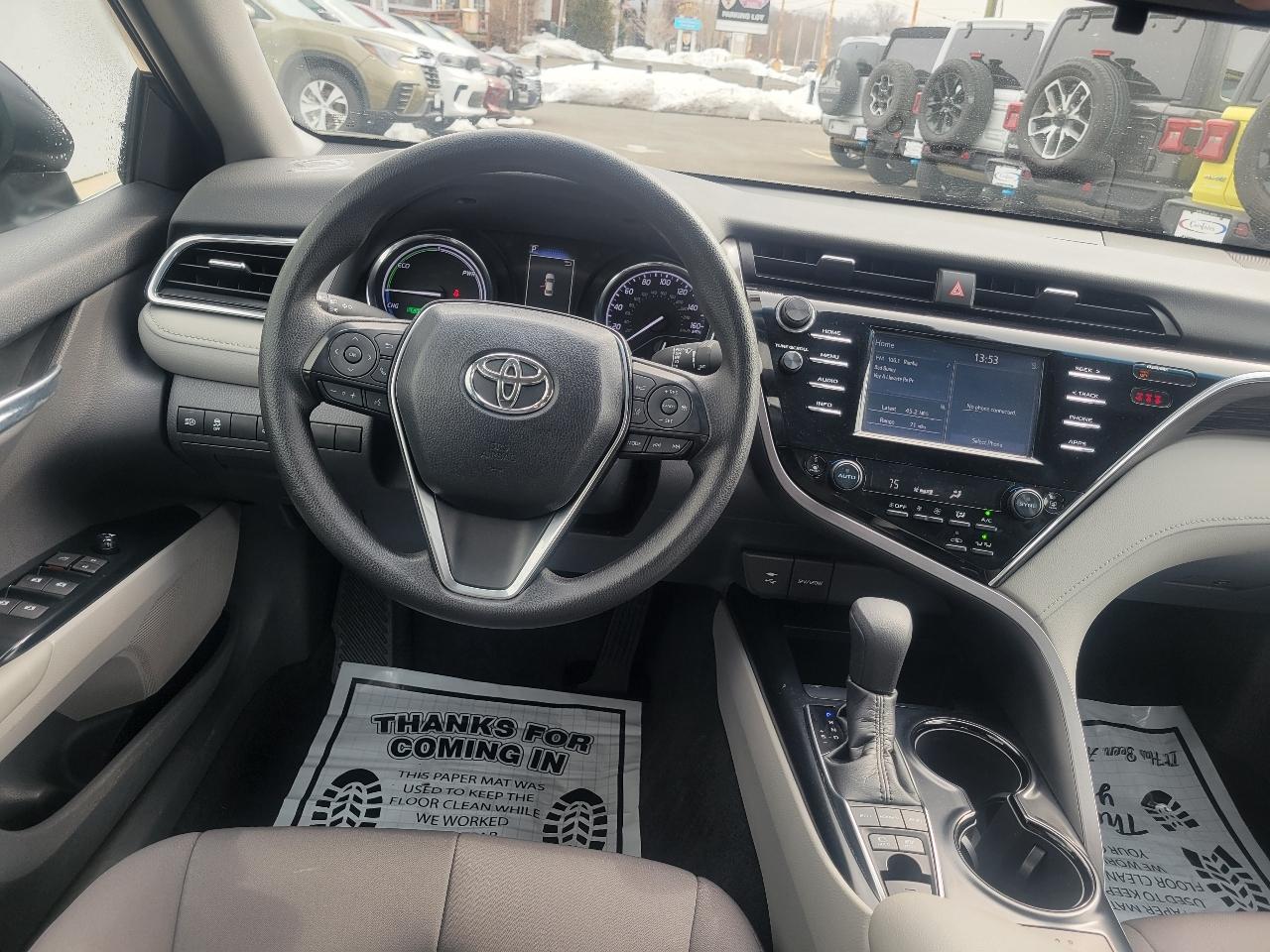 Toyota Camry Hybrid LE CVT (Natl) 2018
