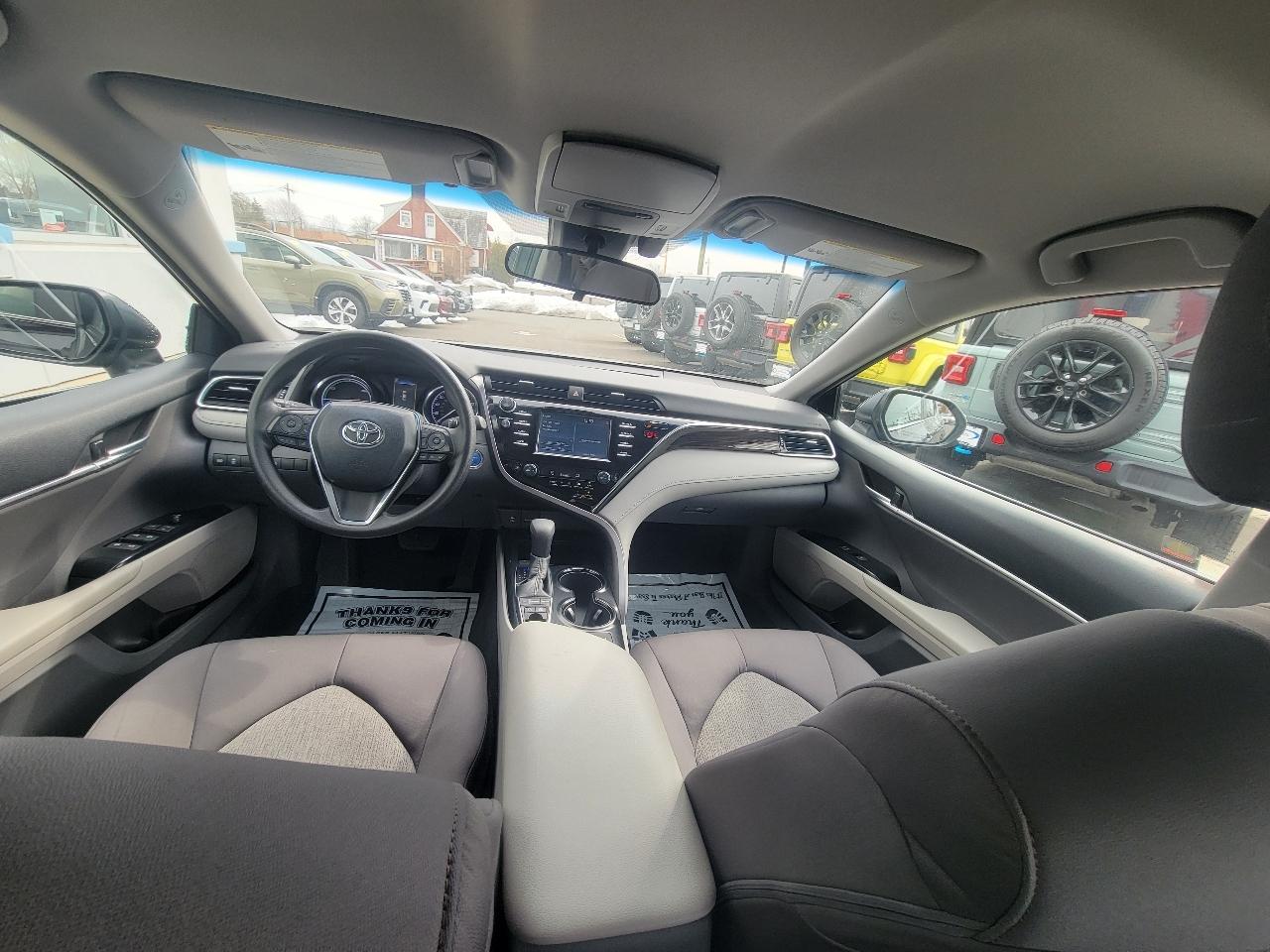Toyota Camry Hybrid LE CVT (Natl) 2018