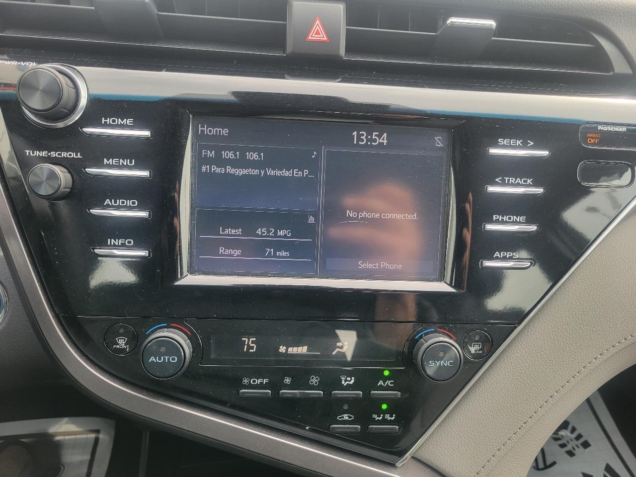 Toyota Camry Hybrid LE CVT (Natl) 2018