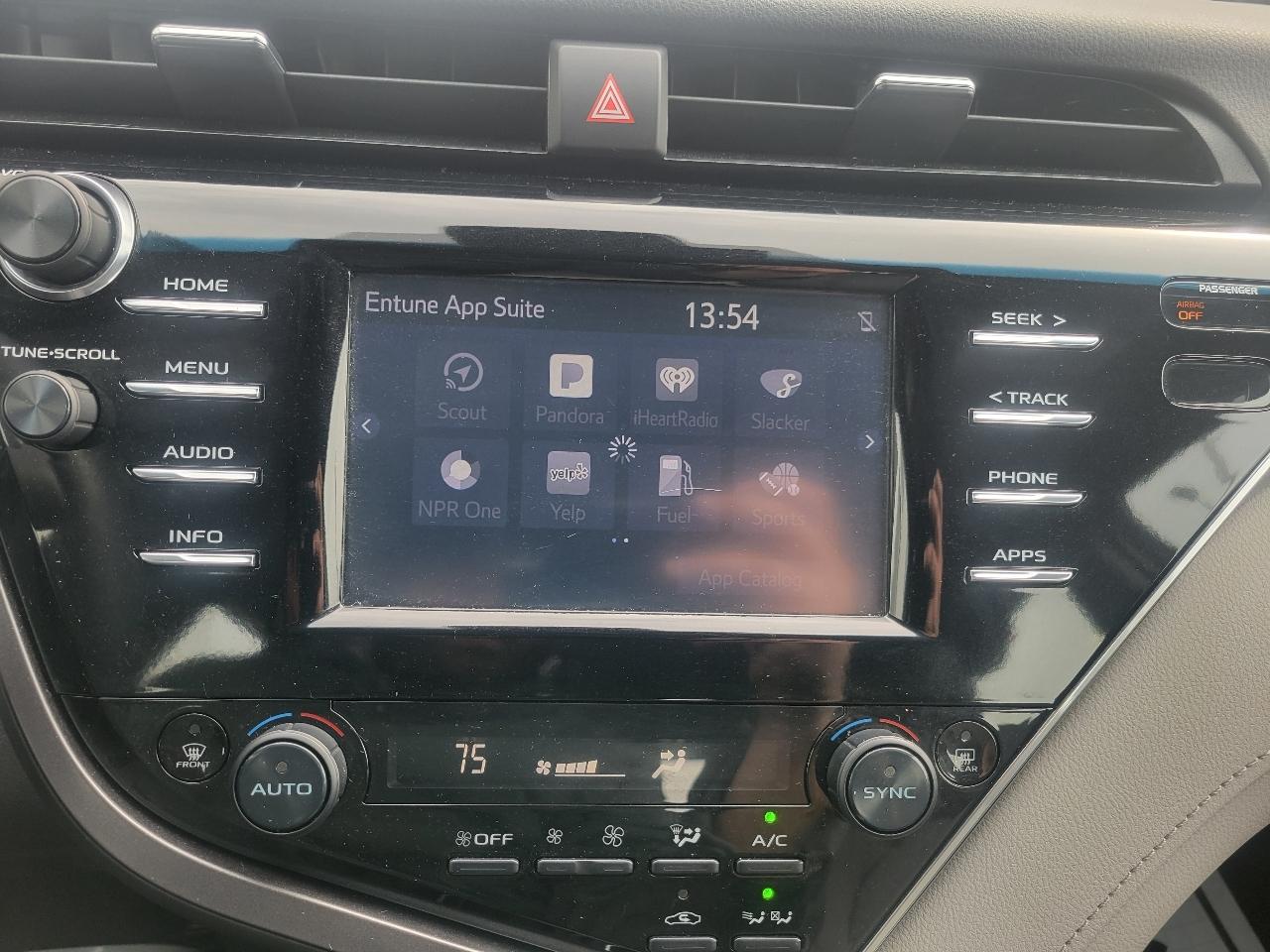 Toyota Camry Hybrid LE CVT (Natl) 2018