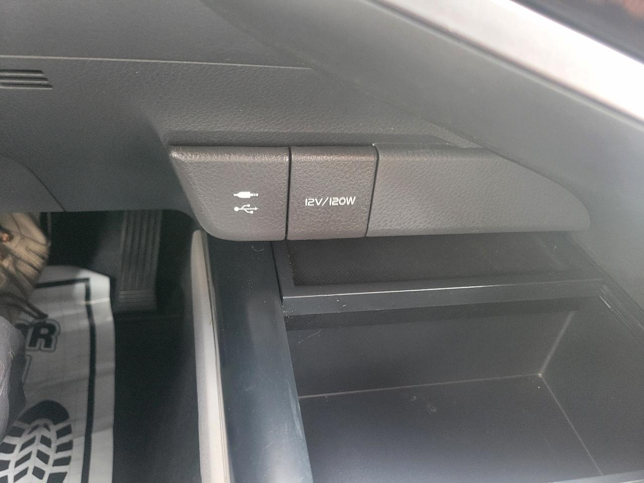 Toyota Camry Hybrid LE CVT (Natl) 2018