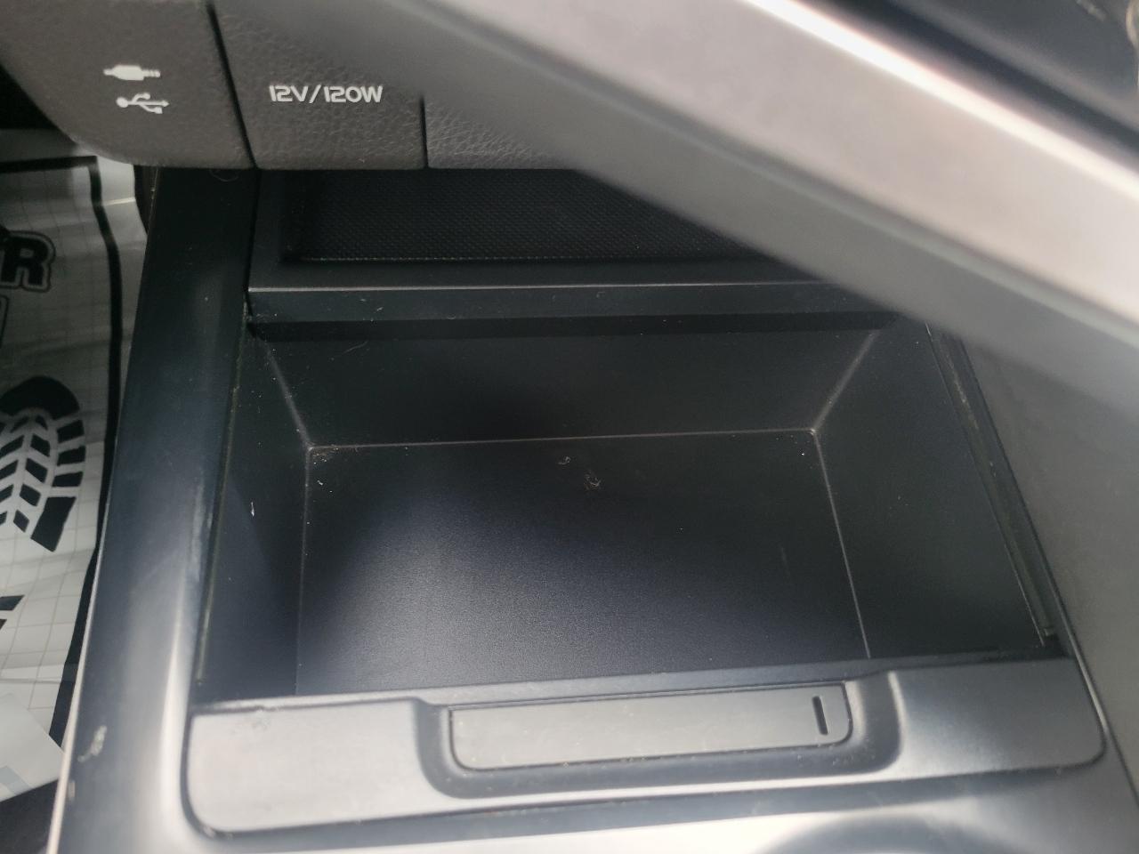 Toyota Camry Hybrid LE CVT (Natl) 2018