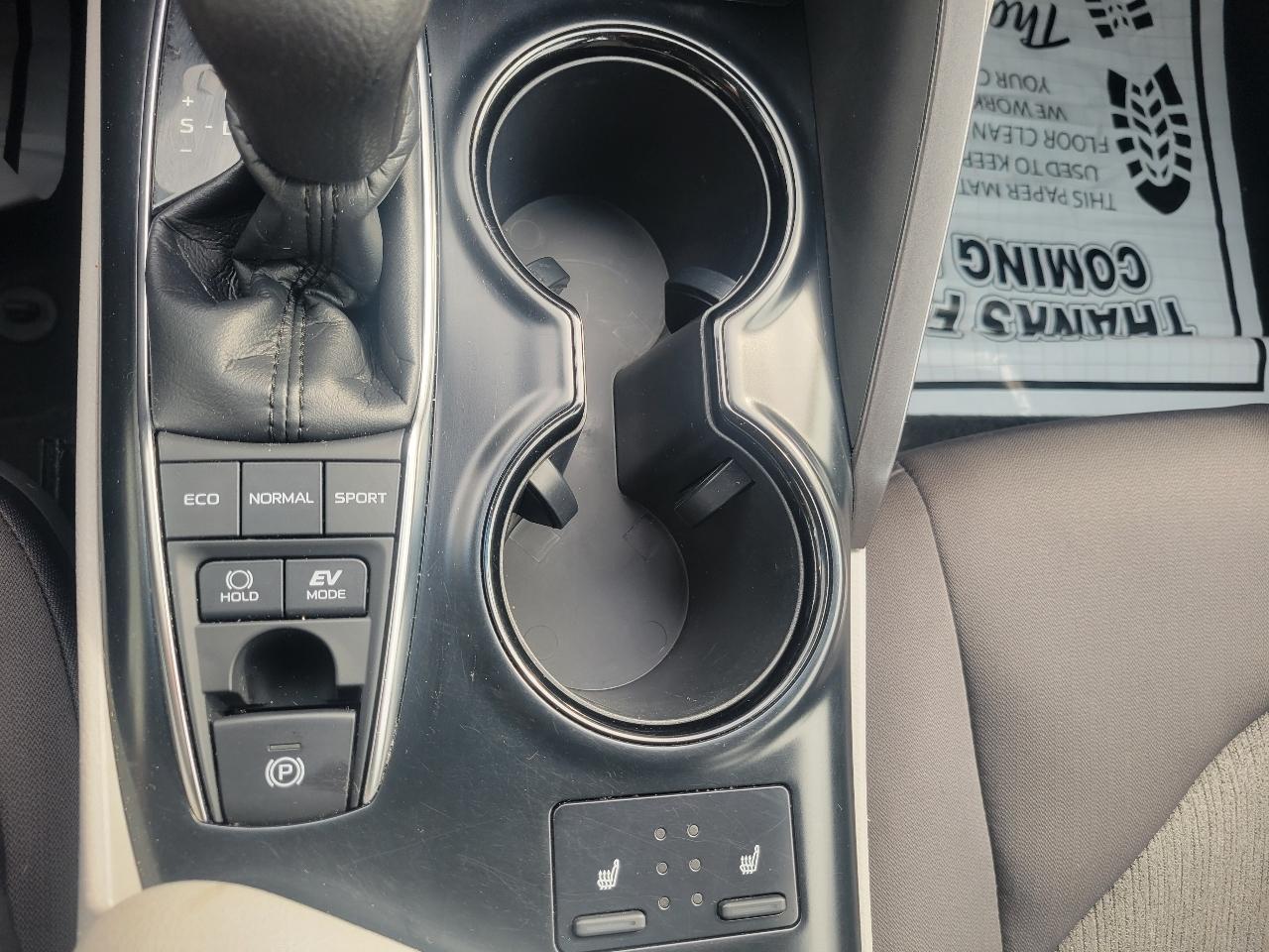 Toyota Camry Hybrid LE CVT (Natl) 2018