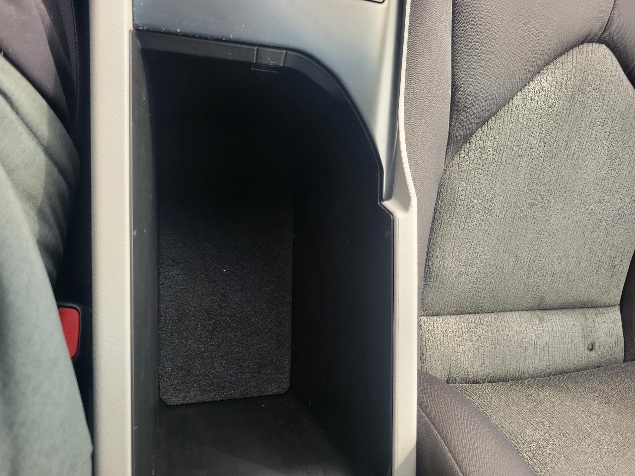 Toyota Camry Hybrid LE CVT (Natl) 2018