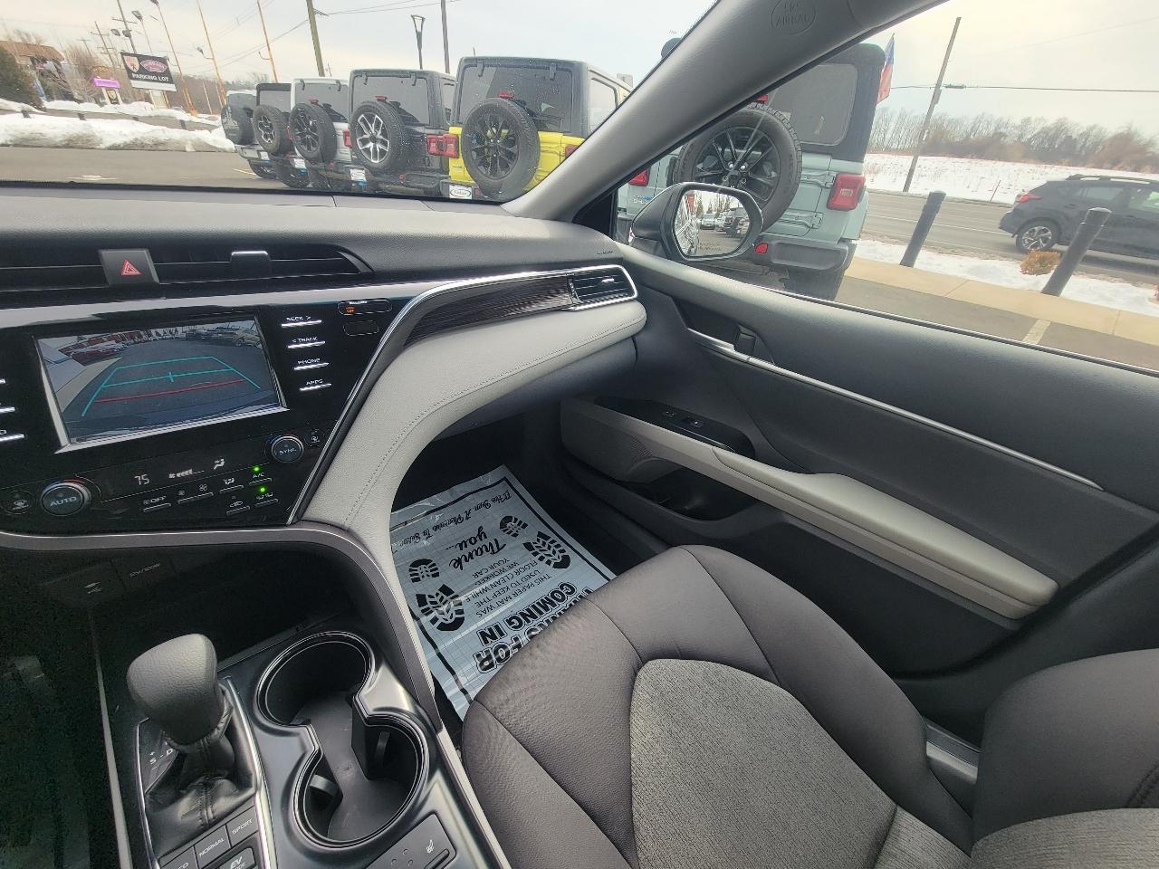 Toyota Camry Hybrid LE CVT (Natl) 2018