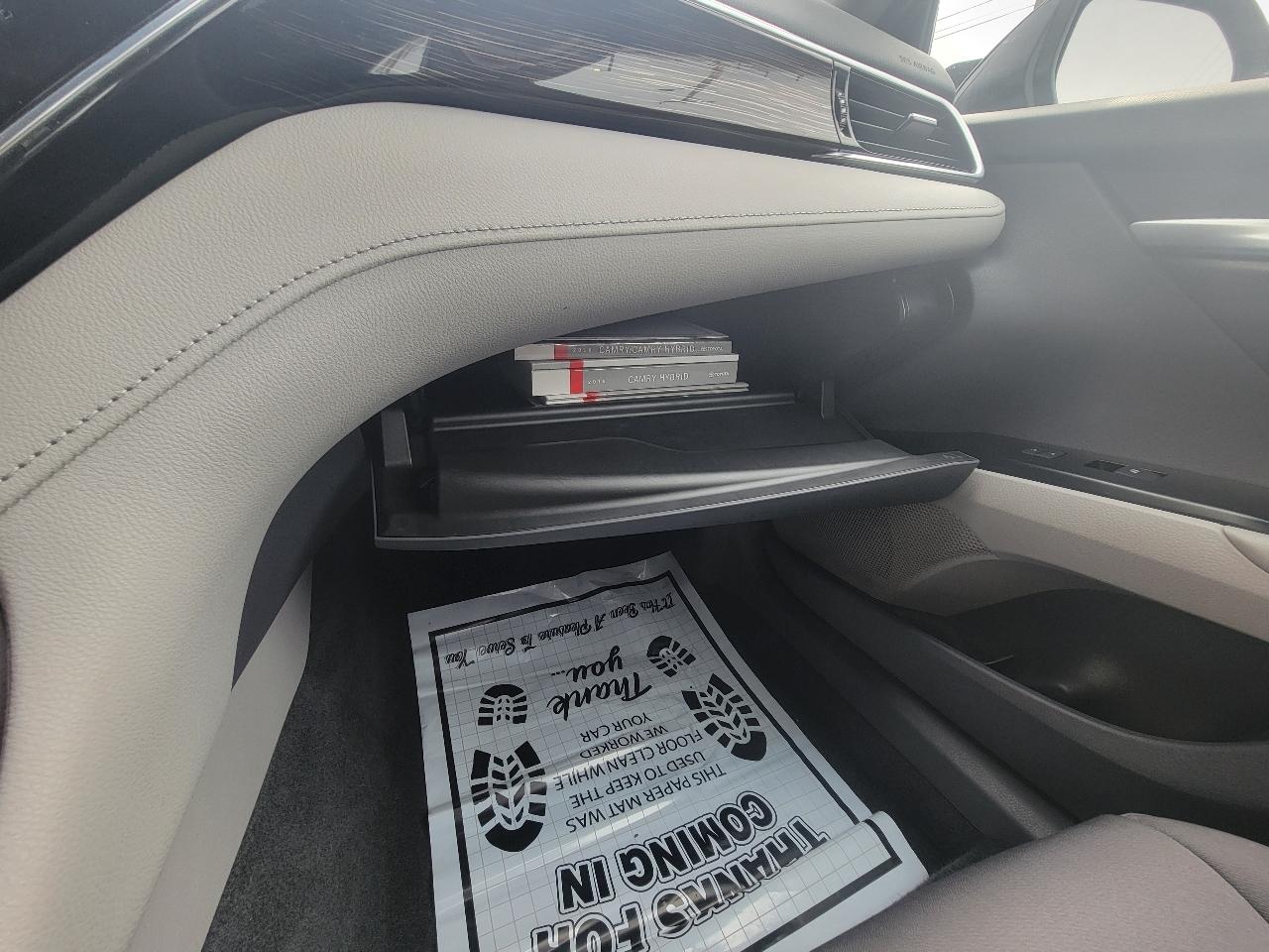 Toyota Camry Hybrid LE CVT (Natl) 2018