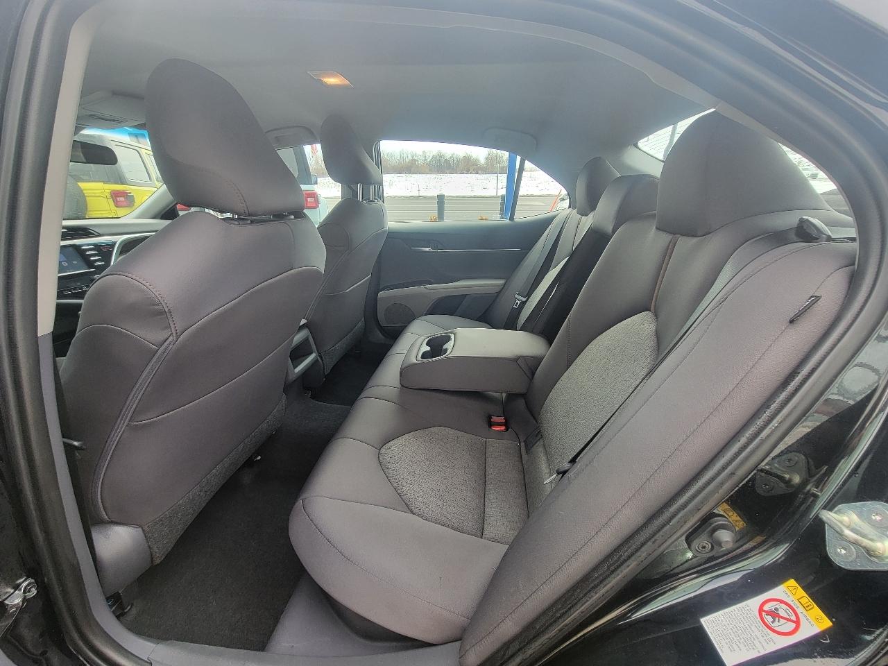 Toyota Camry Hybrid LE CVT (Natl) 2018