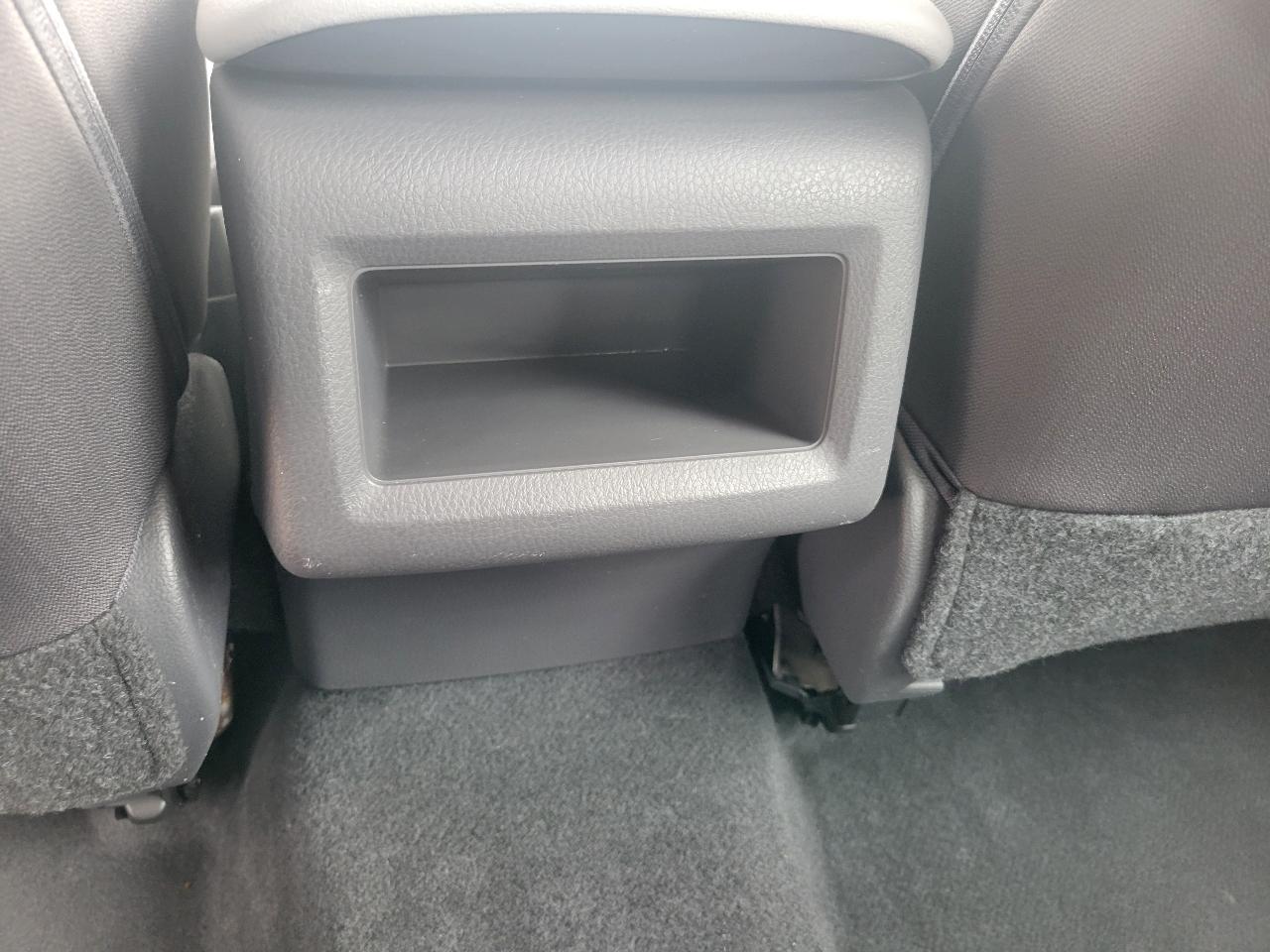 Toyota Camry Hybrid LE CVT (Natl) 2018