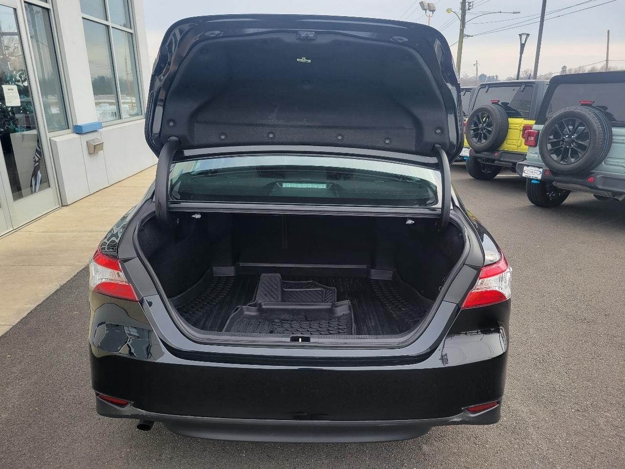 Toyota Camry Hybrid LE CVT (Natl) 2018