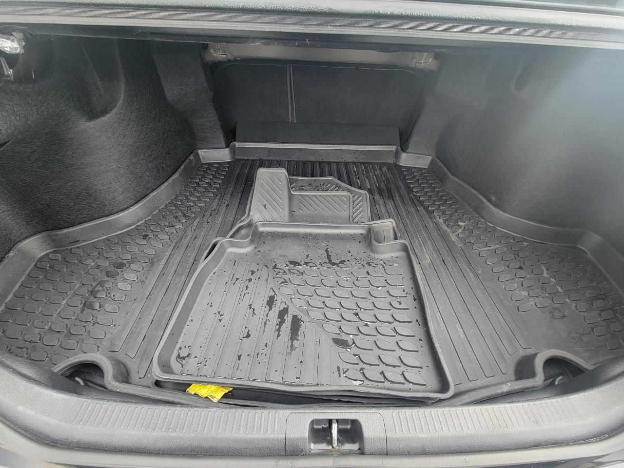 Toyota Camry Hybrid LE CVT (Natl) 2018