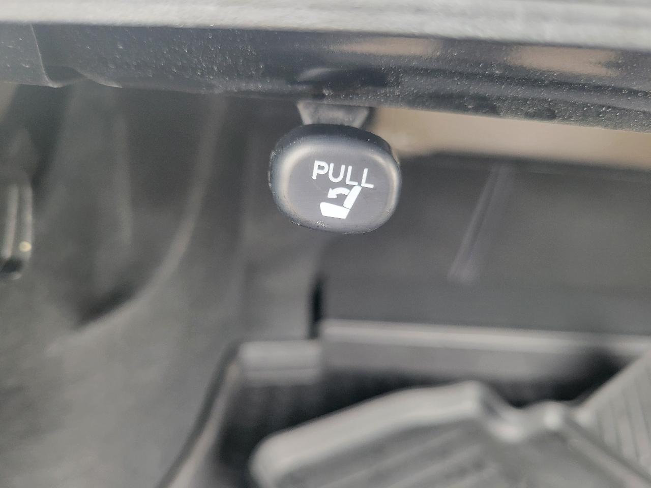 Toyota Camry Hybrid LE CVT (Natl) 2018