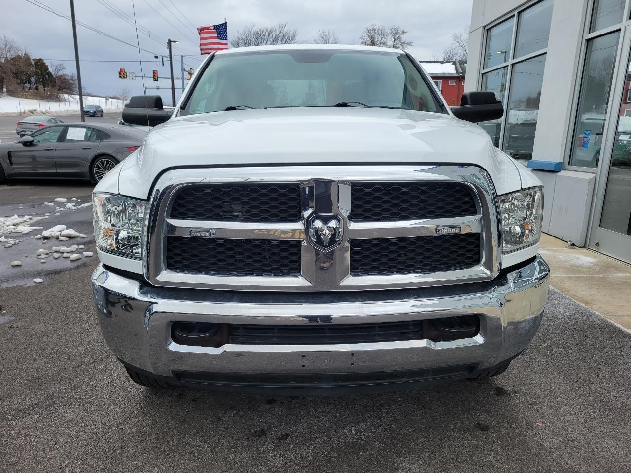 RAM 2500 Tradesman 4x4 Crew Cab 8' Box 2017