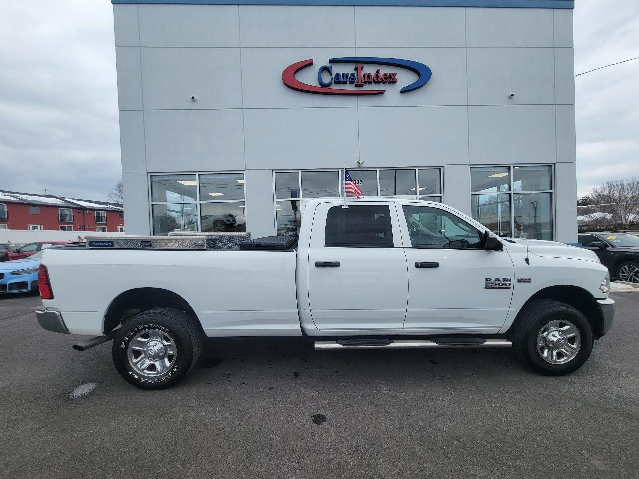 RAM 2500 Tradesman 4x4 Crew Cab 8' Box 2017