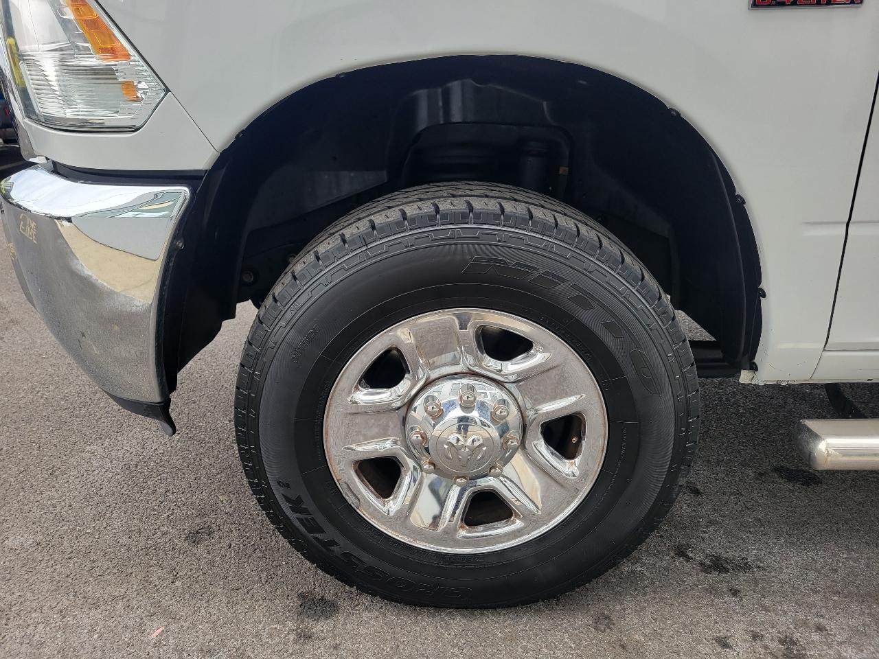 RAM 2500 Tradesman 4x4 Crew Cab 8' Box 2017