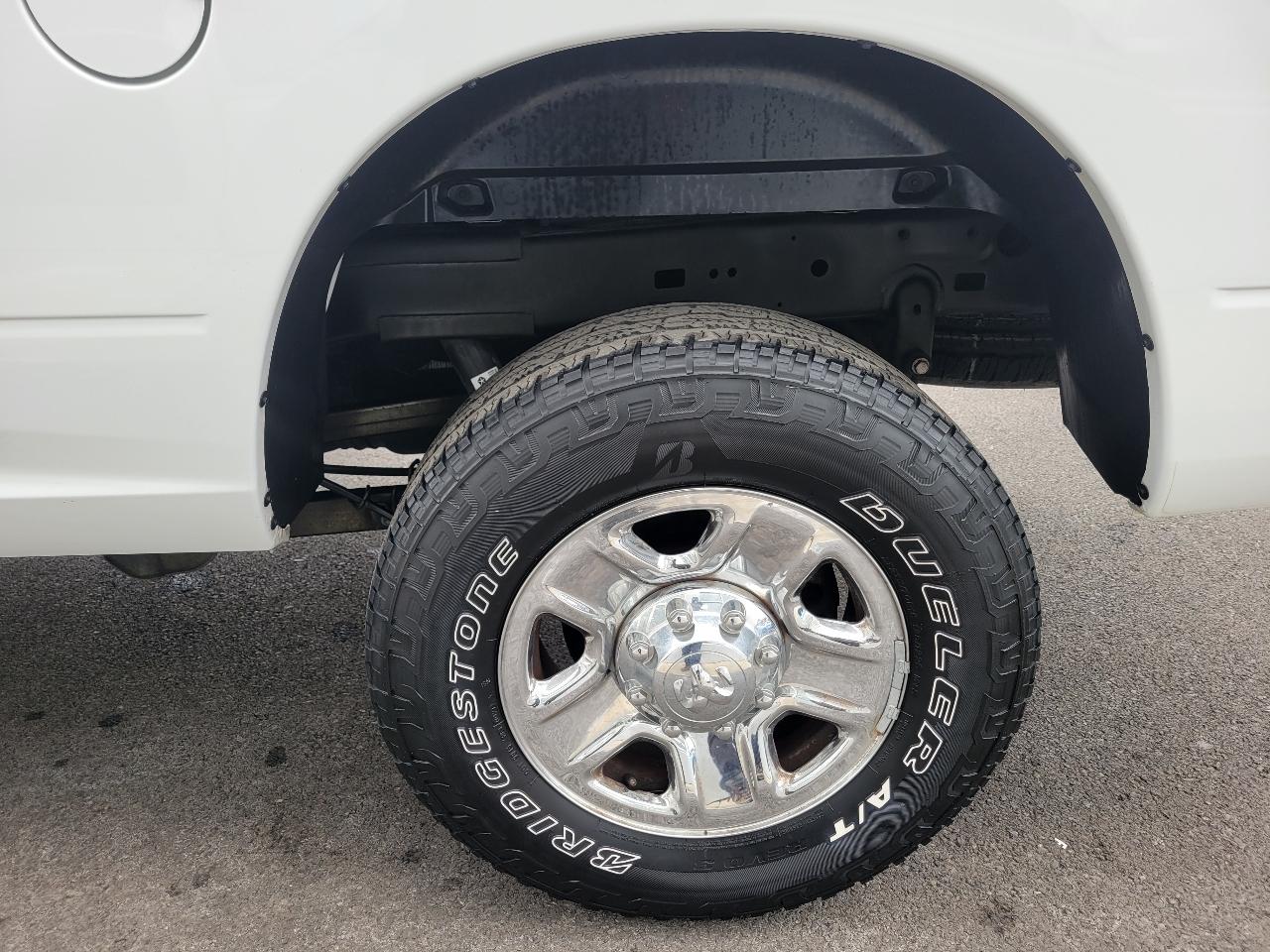 RAM 2500 Tradesman 4x4 Crew Cab 8' Box 2017