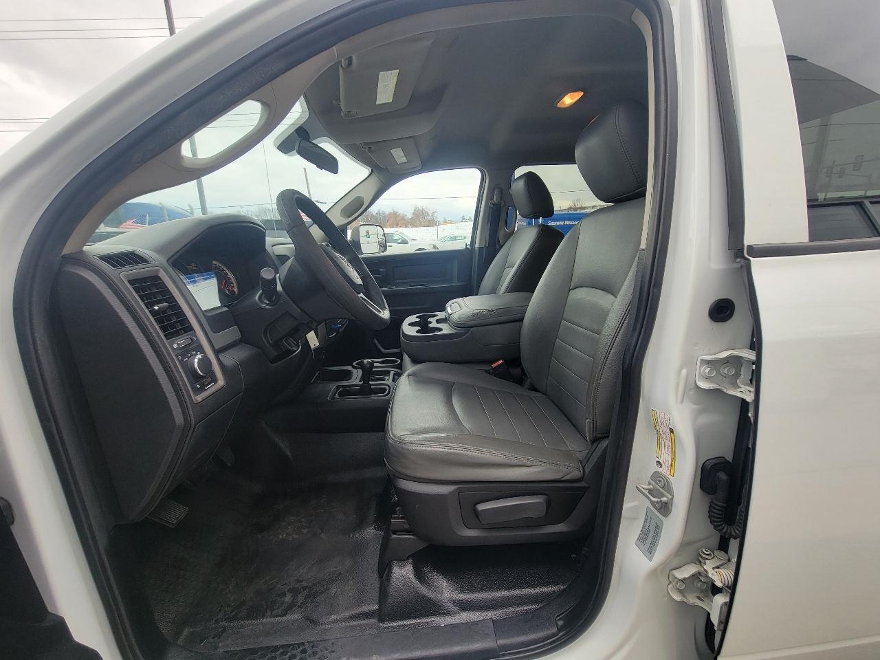 RAM 2500 Tradesman 4x4 Crew Cab 8' Box 2017