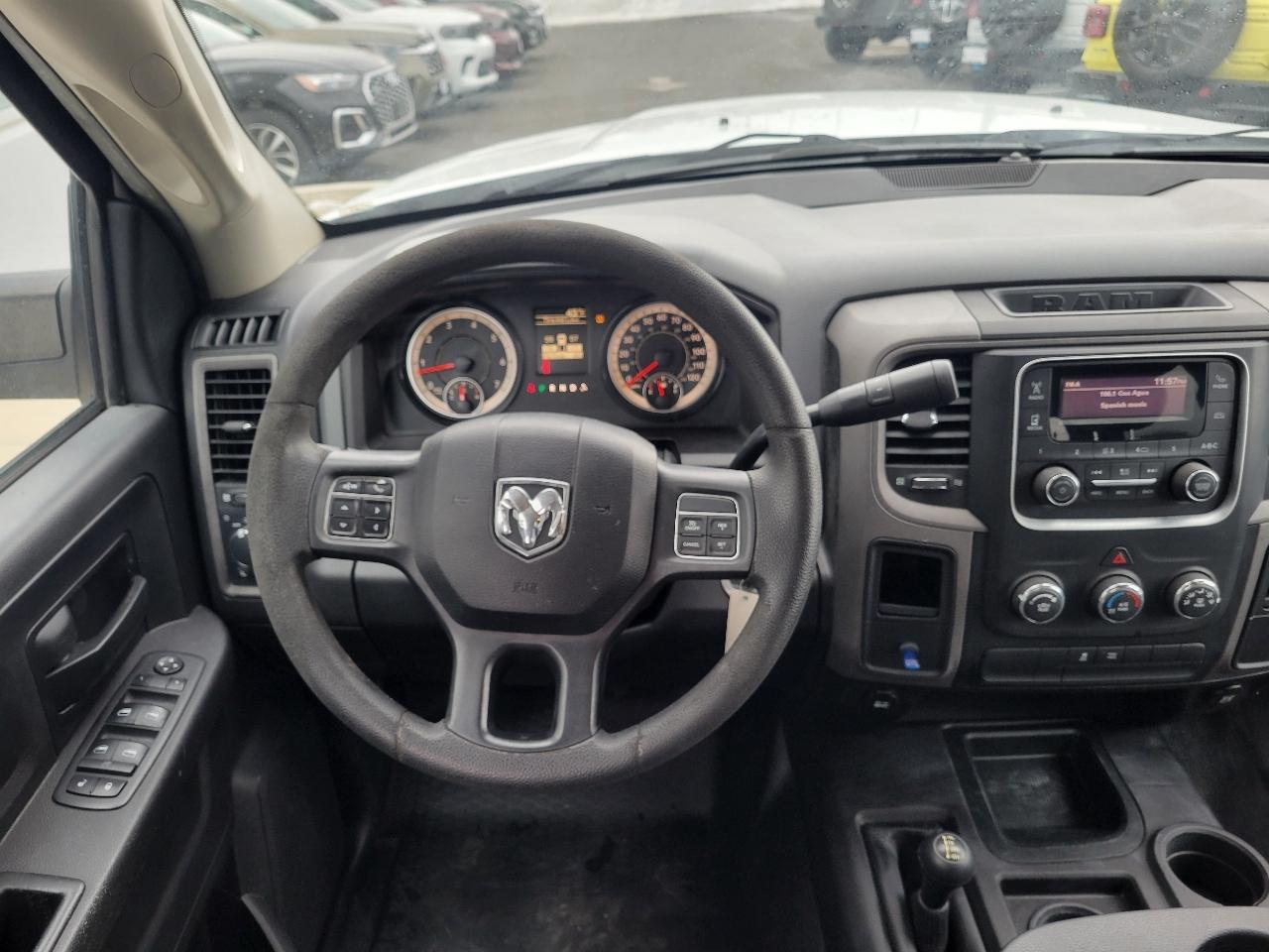 RAM 2500 Tradesman 4x4 Crew Cab 8' Box 2017