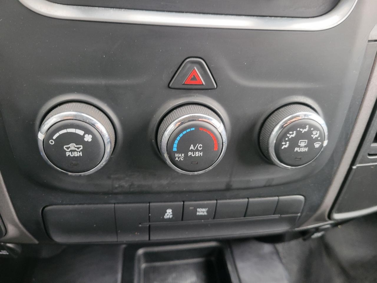 RAM 2500 Tradesman 4x4 Crew Cab 8' Box 2017