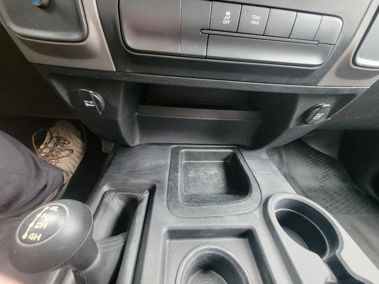 RAM 2500 Tradesman 4x4 Crew Cab 8' Box 2017